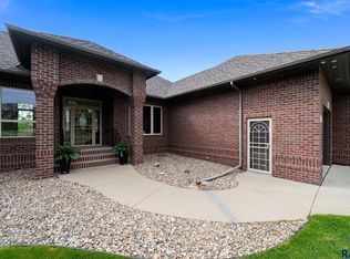 5700 S Lazy Ridge Pl, Sioux Falls, SD 57108