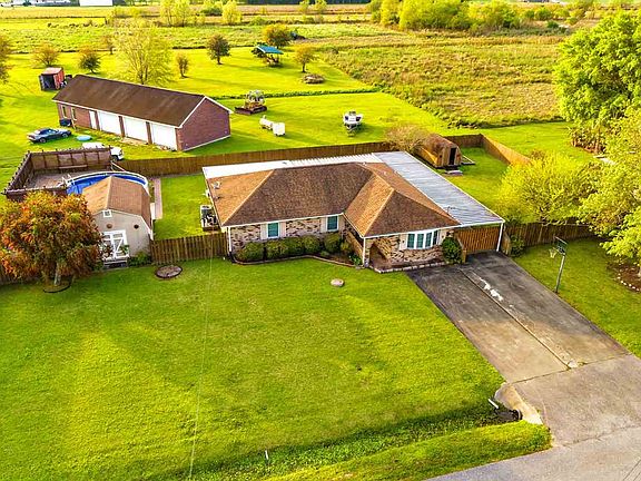 3rd image of 225 Leblanc Dr