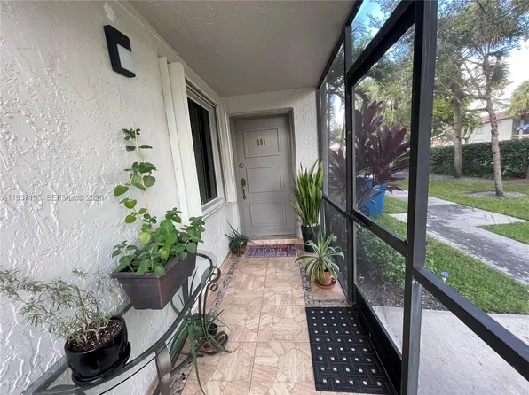 16240 Laurel Dr #101, Weston, FL 33326