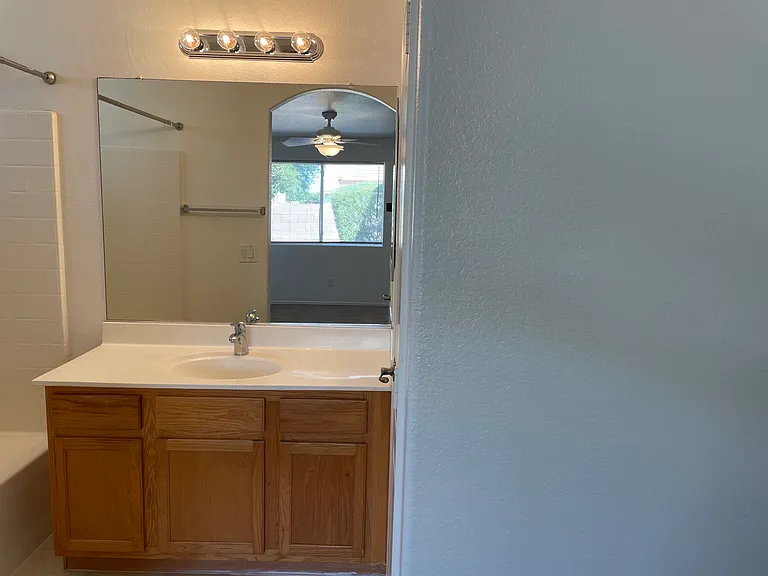 6831 S 33rd Dr — Photo 14