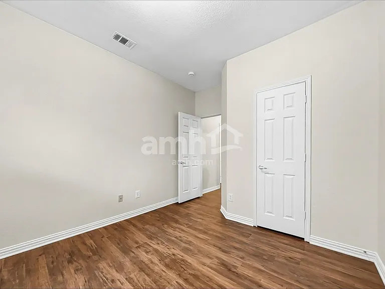 7501 Providence Dr — Photo 15