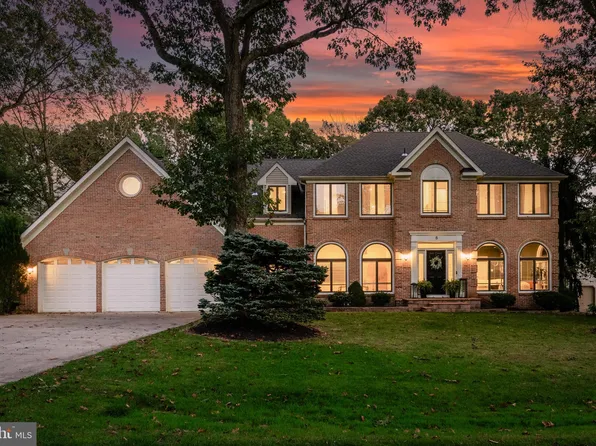 5 Foxboro Ct, Voorhees, NJ 08043