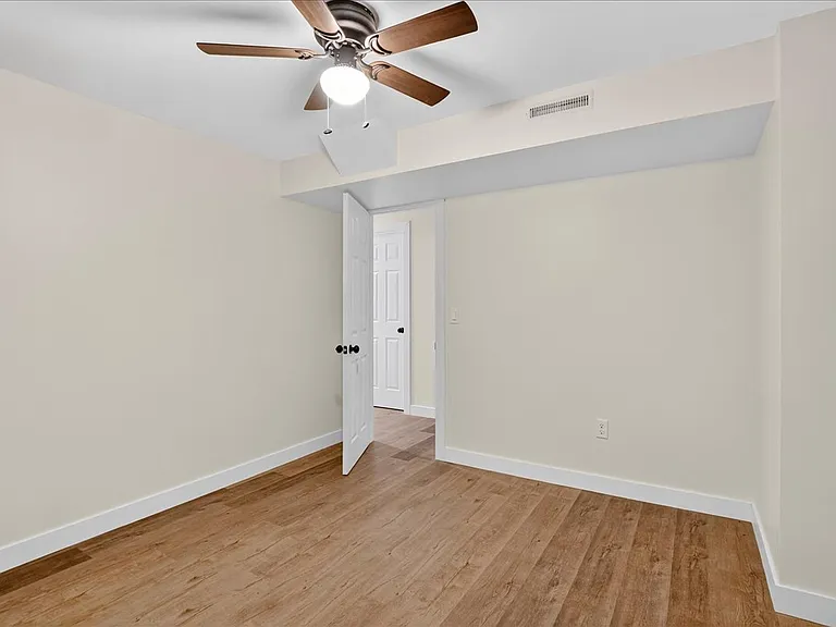 208 Coral Dr — Photo 25