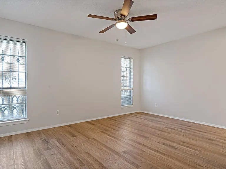 2906 Country Place Ct — Photo 12
