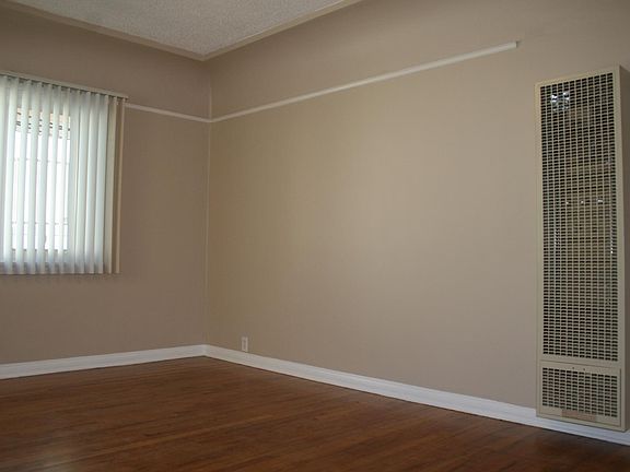 5th image of 3949 1/2 32nd St