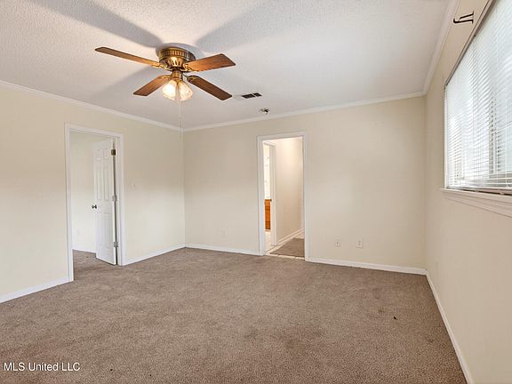 4th image of 43 Greenbriar Dr