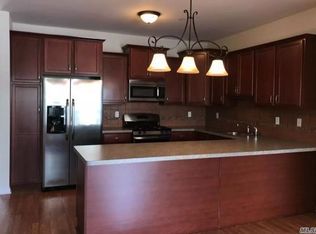 975 Main St, Farmingdale, NY 11735