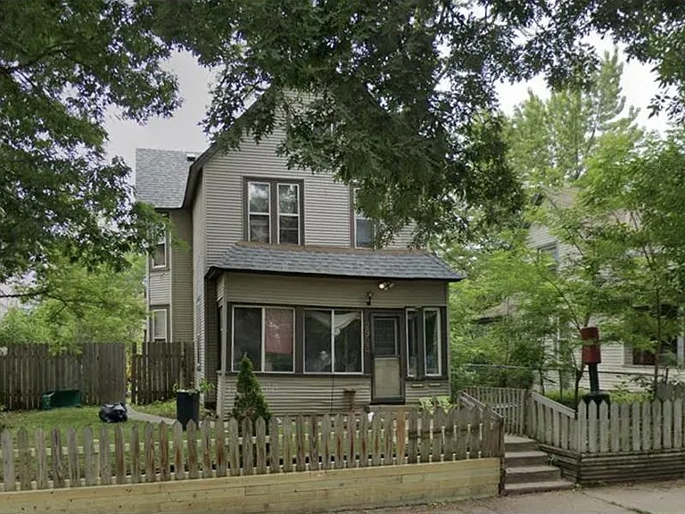 2923 Girard Ave N — Photo 1