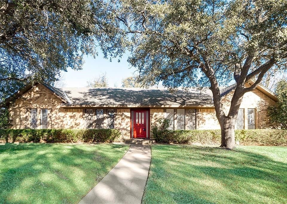 Welcome home to 931 Springwood Lane!