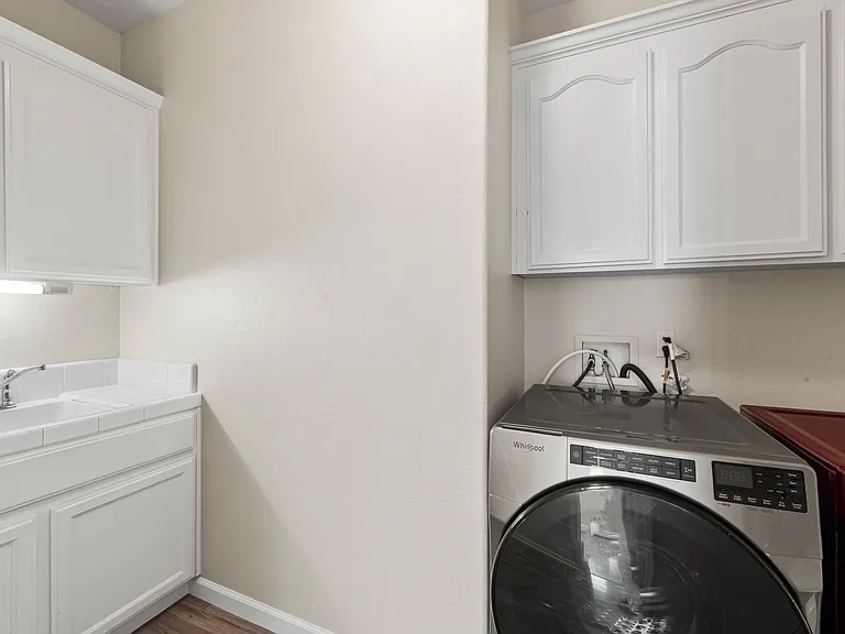 560 Diana Ave — Photo 31