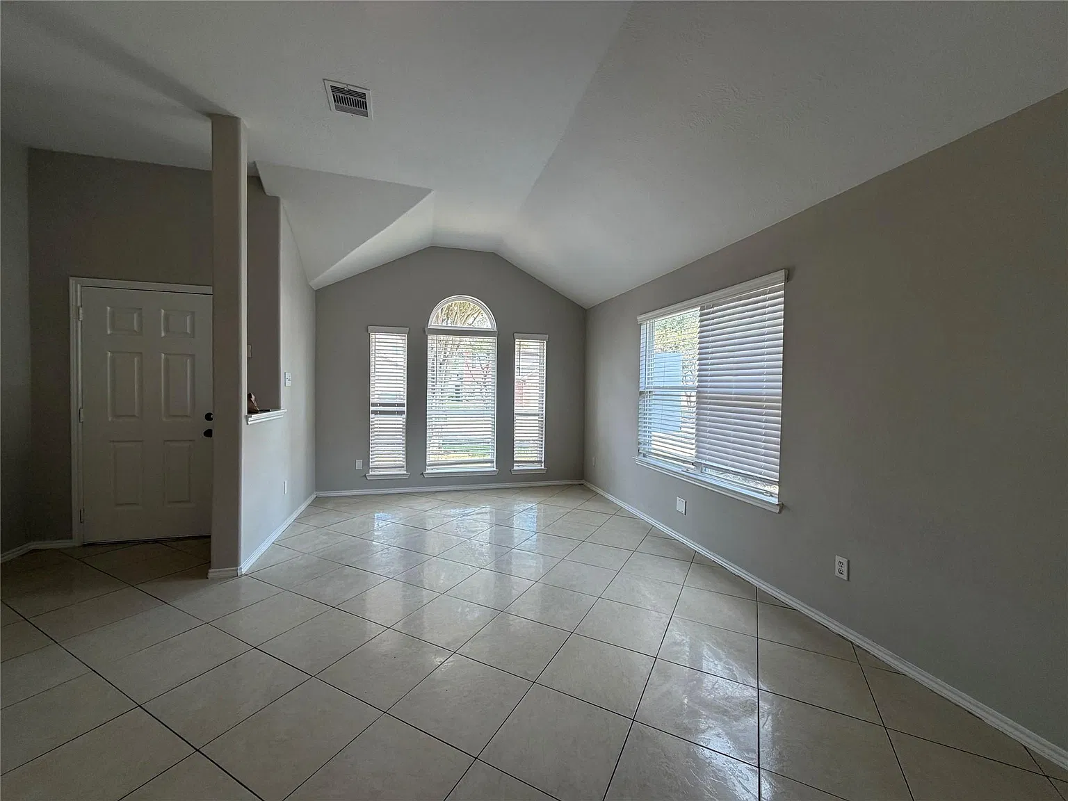 3 bed, 2.0 bath, 1518 sqft, $1,775 — Photo 3