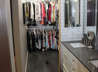 300 Peacock Dr, Mahomet, IL 61853