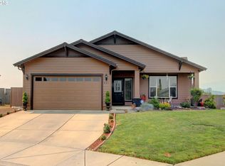 421 Phoenix Hills Dr, Phoenix, OR 97535