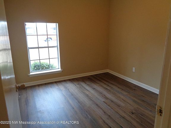 5th image of 3245 Briarwood Dr