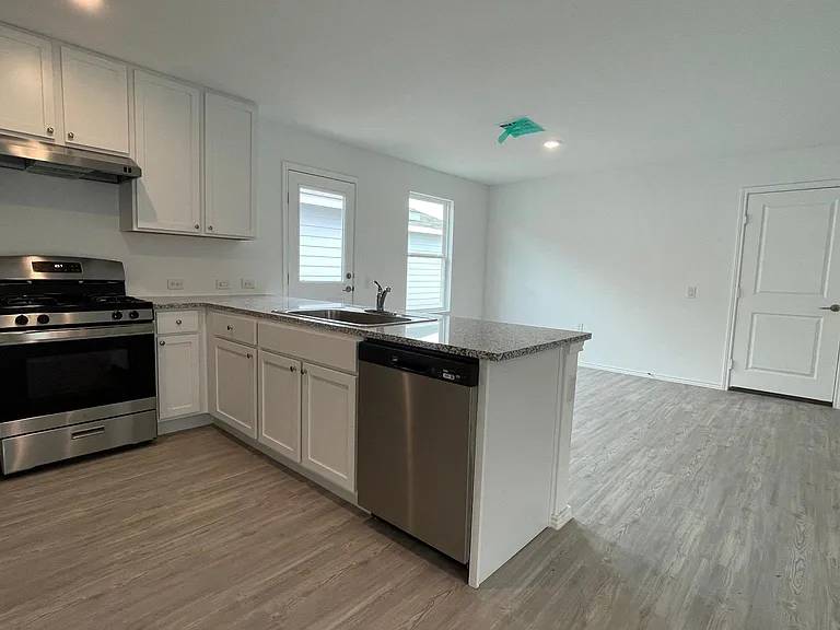 4506 Zoe Pass — Photo 13