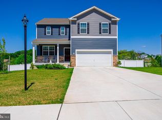 101 Knobby Hook Dr, Hanover, PA 17331