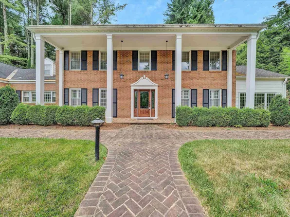 15 Hickory Rd, Radford, VA 24141