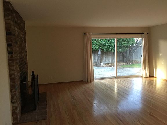 4th image of 3712 Carlysle Ave
