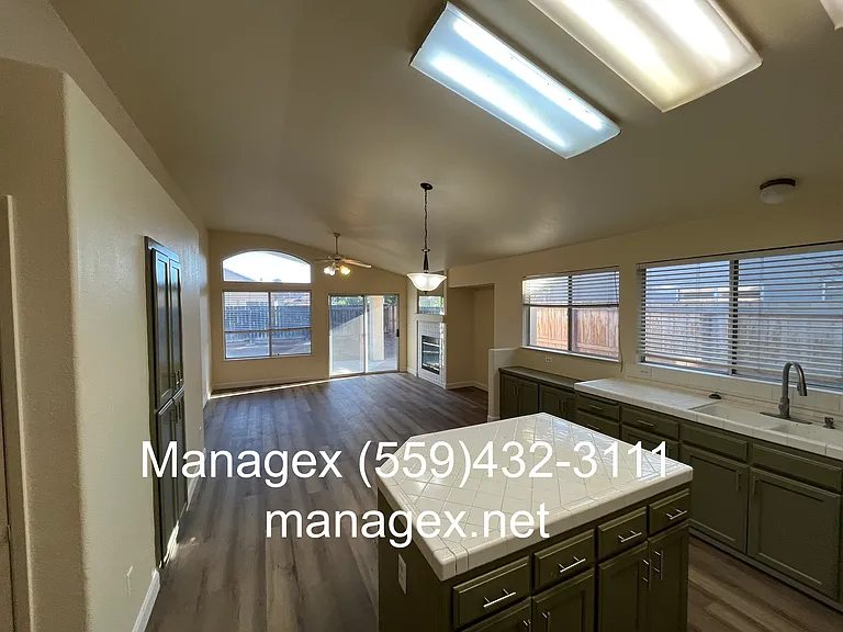 5584 W Chennault Ave — Photo 6