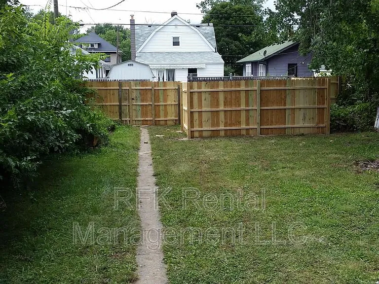 802 N Gray St — Photo 15