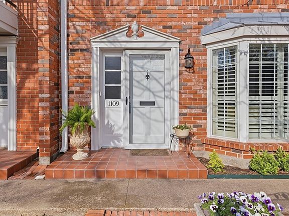 3rd image of 1109 Roaring Springs Rd #1109