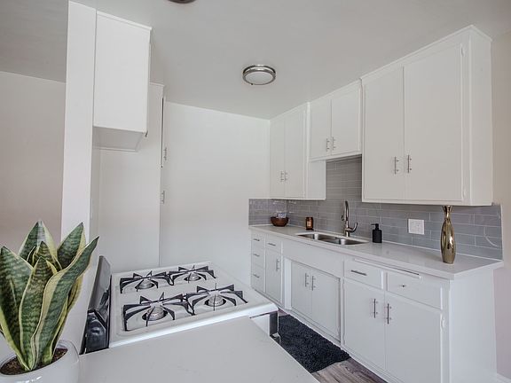 5th image of 1445-1501 E 4th St #10
