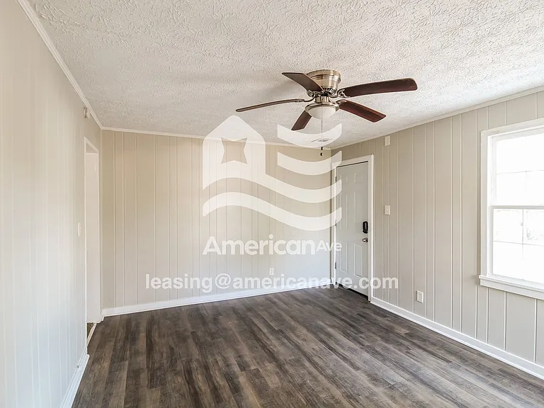 711300_003_wm_-_living_room_13525264.jpg