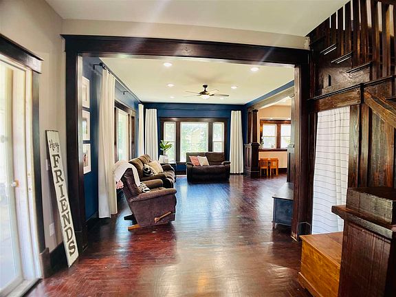 2nd image of 1001 Avenue A