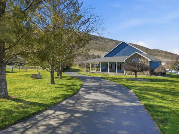 6004 Glenbrook Loop, West Richland, WA 99353
