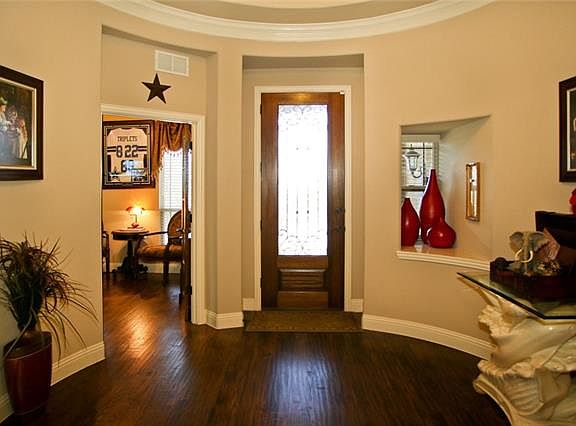2nd image of 108 Lyndhurst Dr