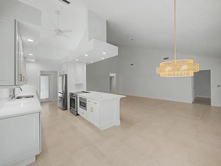 303 Leeward Dr — Photo 5
