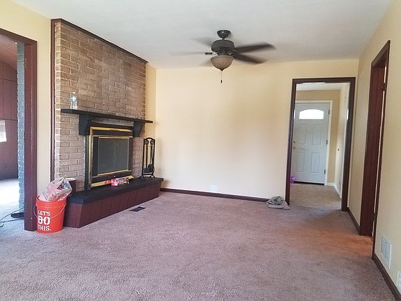 3rd image of 33678 N Evergreen Dr