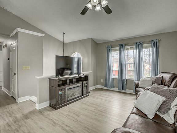 2nd image of 2491 Camellia Ct