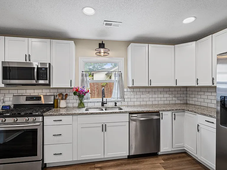 9022 Grand Ave — Photo 4