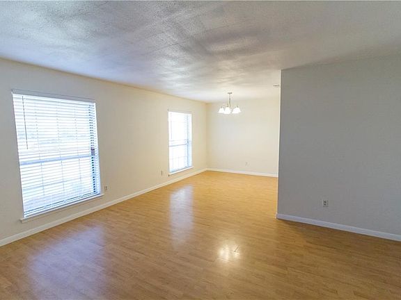 3rd image of 1118 Princeton Dr
