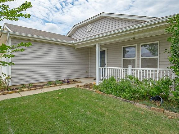 3rd image of 15617 Lily Garden Ln