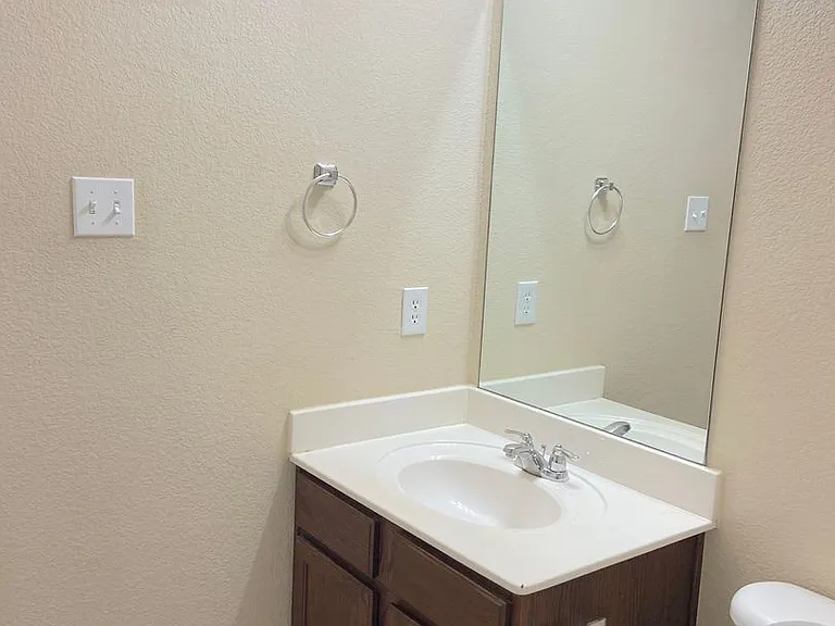 1921 Nightingale Dr — Photo 15