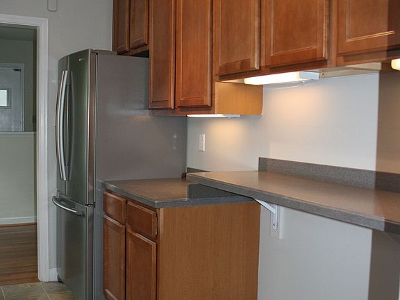Double Door Fridge With Large Bottom Drawer Freezer, Eat up Bar, Tile Floors
