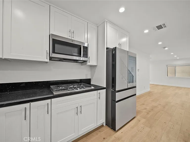 11488 Burbank Blvd — Photo 5