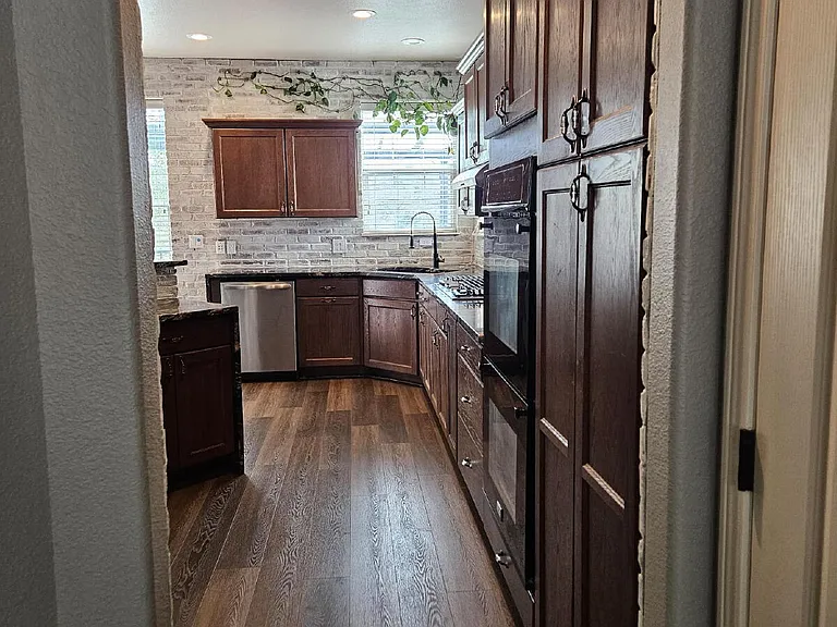 21206 Tallman Ct — Photo 7
