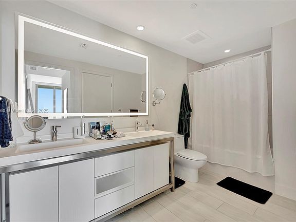 5th image of 2000 Metropica Way #1-1906-1