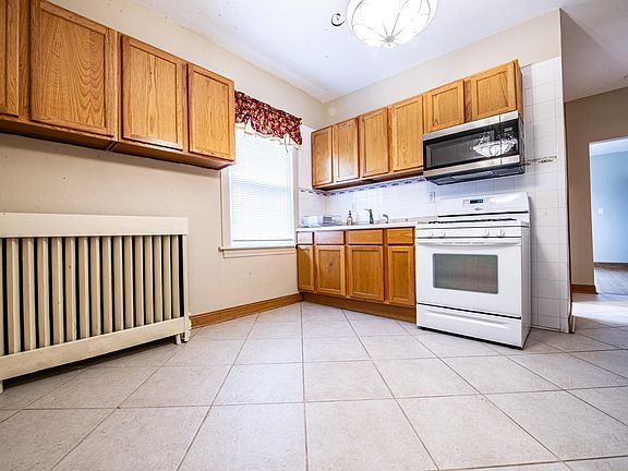 4th image of 5618 W Warwick Ave #2