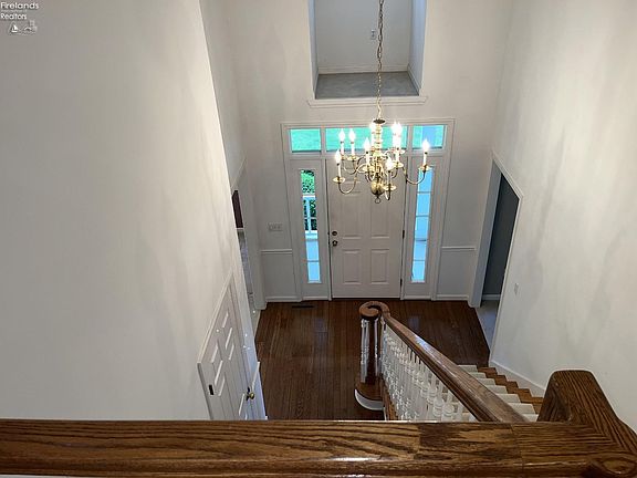 3rd image of 838 Gloucester Dr