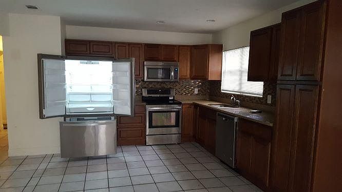 2nd image of 746 Bayview Ave NE