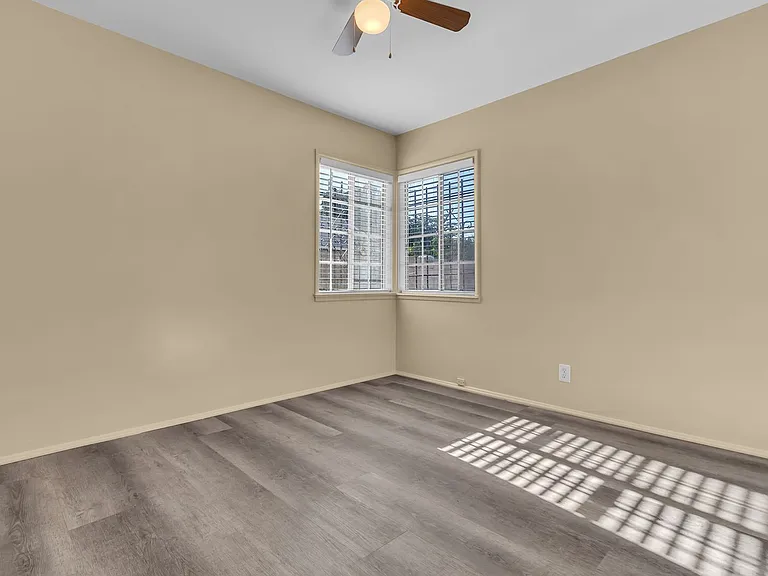 1239 W Carlton Pl — Photo 11