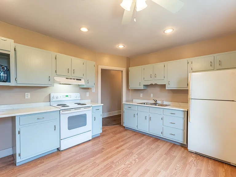 506 Washington St — Photo 13