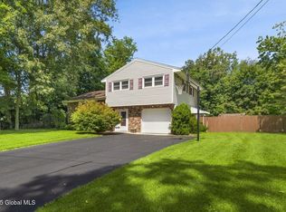 3 Saint Anna Ln, Glenville, NY 12302