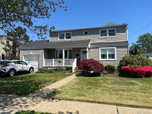 88 Crestwood Boulevard, Farmingdale, NY 11735