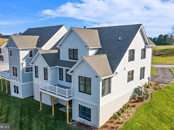 5th image of 23 Radnor Ln
