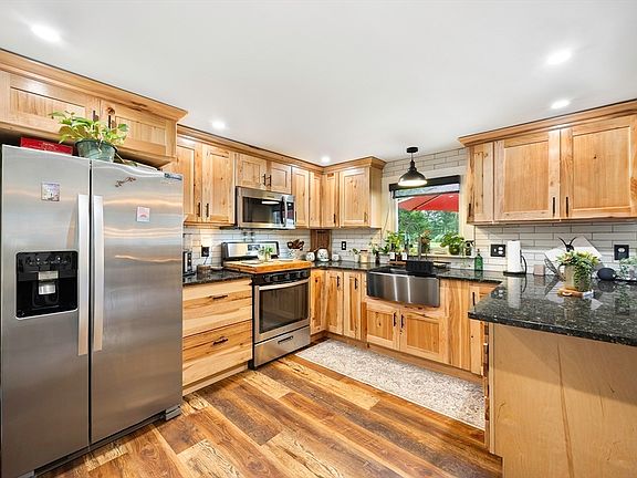 2nd image of 284 Buck Pond Rd